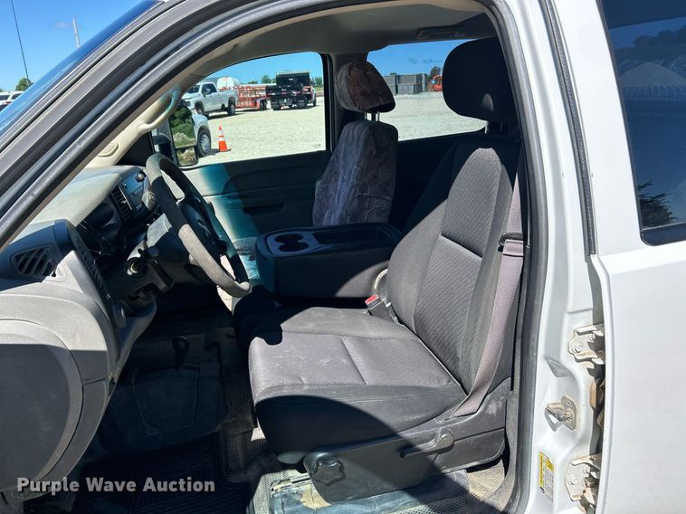 image for item EK8129 2013 GMC Sierra 2500HD Crew Cab pickup truck