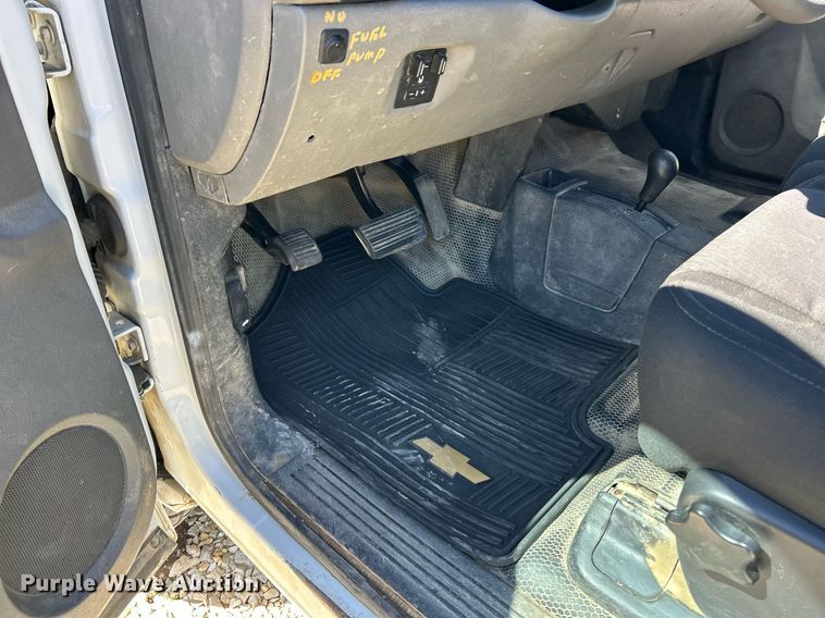 image for item EK8129 2013 GMC Sierra 2500HD Crew Cab pickup truck