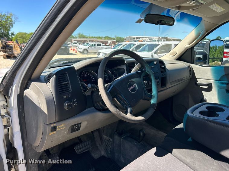 image for item EK8129 2013 GMC Sierra 2500HD Crew Cab pickup truck