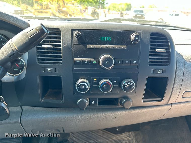 image for item EK8129 2013 GMC Sierra 2500HD Crew Cab pickup truck