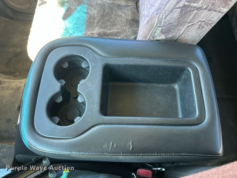 image for item EK8129 2013 GMC Sierra 2500HD Crew Cab pickup truck