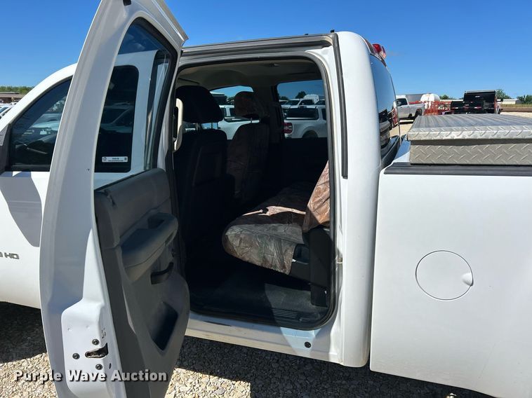 image for item EK8129 2013 GMC Sierra 2500HD Crew Cab pickup truck