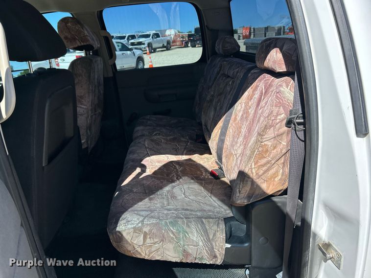 image for item EK8129 2013 GMC Sierra 2500HD Crew Cab pickup truck