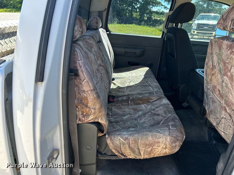 image for item EK8129 2013 GMC Sierra 2500HD Crew Cab pickup truck