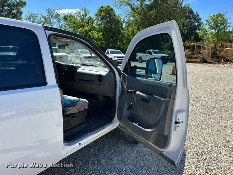 image for item EK8129 2013 GMC Sierra 2500HD Crew Cab pickup truck