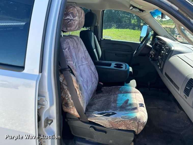 image for item EK8129 2013 GMC Sierra 2500HD Crew Cab pickup truck