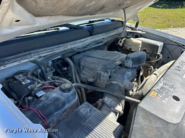 image for item EK8129 2013 GMC Sierra 2500HD Crew Cab pickup truck