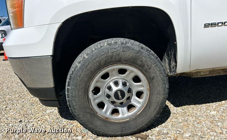 image for item EK8129 2013 GMC Sierra 2500HD Crew Cab pickup truck