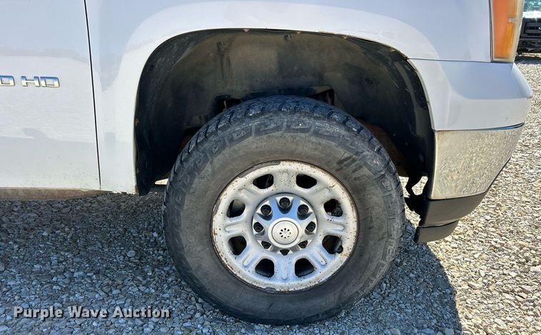 image for item EK8129 2013 GMC Sierra 2500HD Crew Cab pickup truck