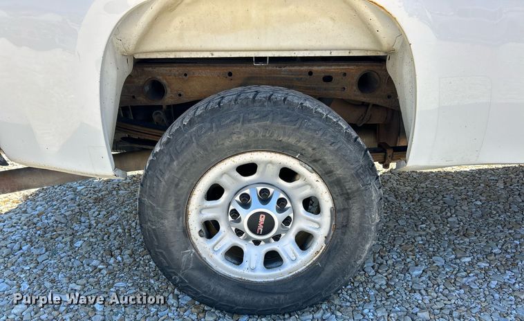 image for item EK8129 2013 GMC Sierra 2500HD Crew Cab pickup truck