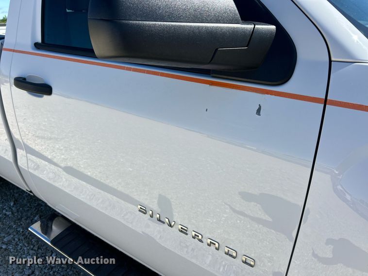 image for item EK8130 2018 Chevrolet Silverado 1500 pickup truck