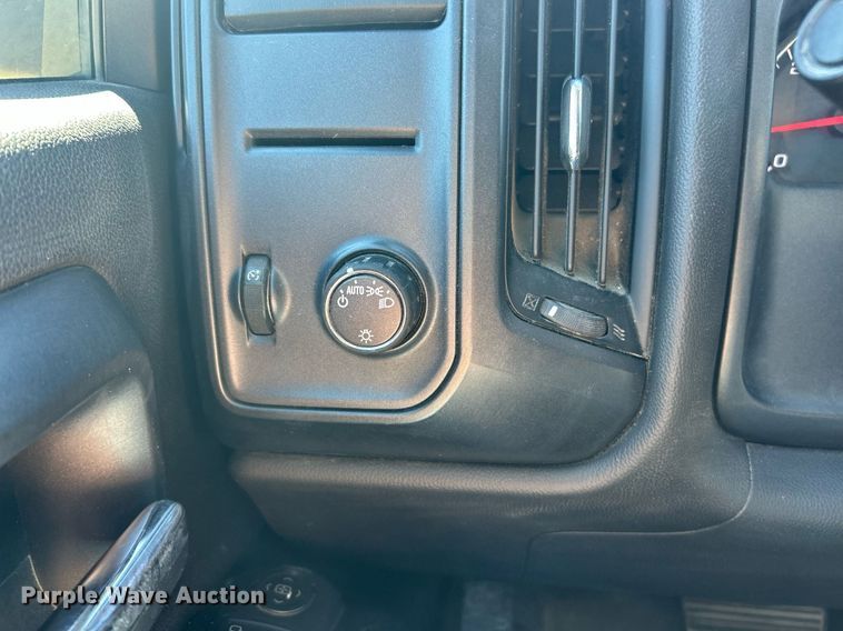 image for item EK8130 2018 Chevrolet Silverado 1500 pickup truck