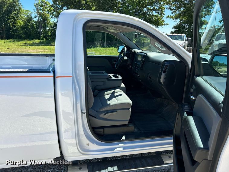 image for item EK8130 2018 Chevrolet Silverado 1500 pickup truck