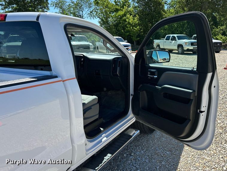 image for item EK8130 2018 Chevrolet Silverado 1500 pickup truck