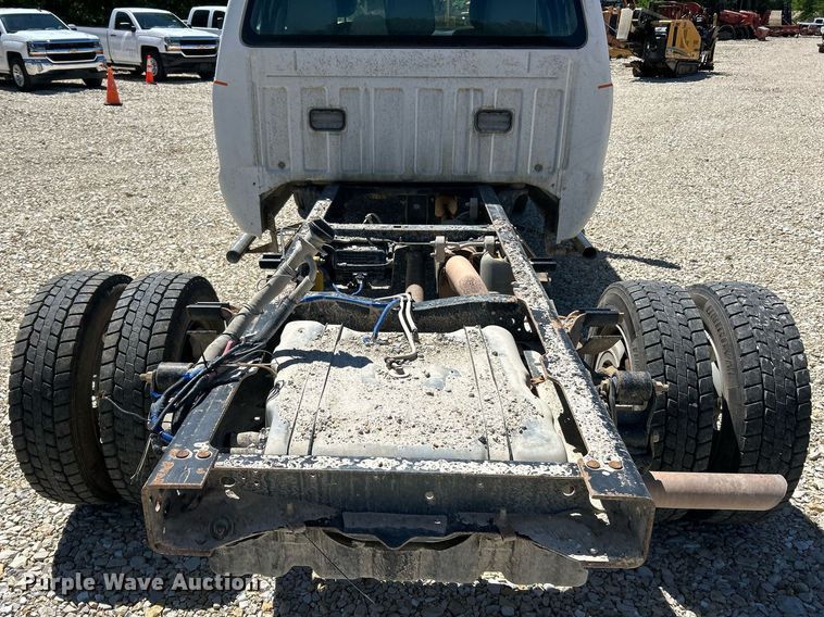 image for item EK8132 2015 Ford F550 Super Duty XL Crew Cab truck cab and chassis