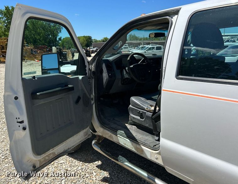 image for item EK8132 2015 Ford F550 Super Duty XL Crew Cab truck cab and chassis