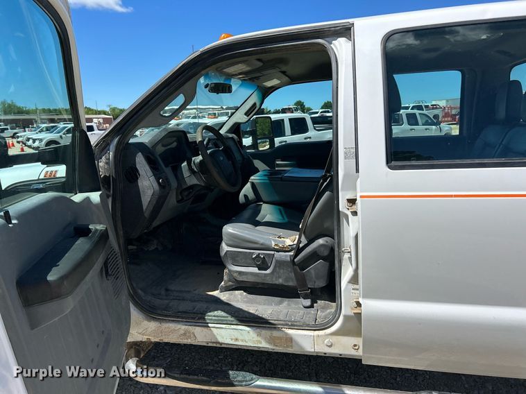 image for item EK8132 2015 Ford F550 Super Duty XL Crew Cab truck cab and chassis