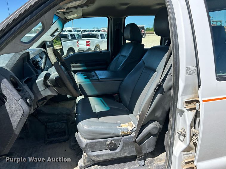 image for item EK8132 2015 Ford F550 Super Duty XL Crew Cab truck cab and chassis