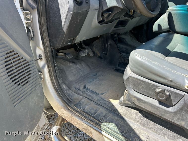 image for item EK8132 2015 Ford F550 Super Duty XL Crew Cab truck cab and chassis