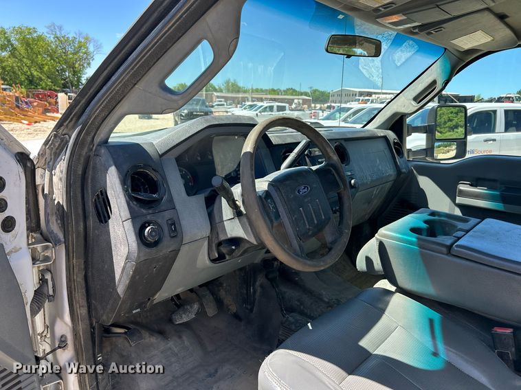 image for item EK8132 2015 Ford F550 Super Duty XL Crew Cab truck cab and chassis