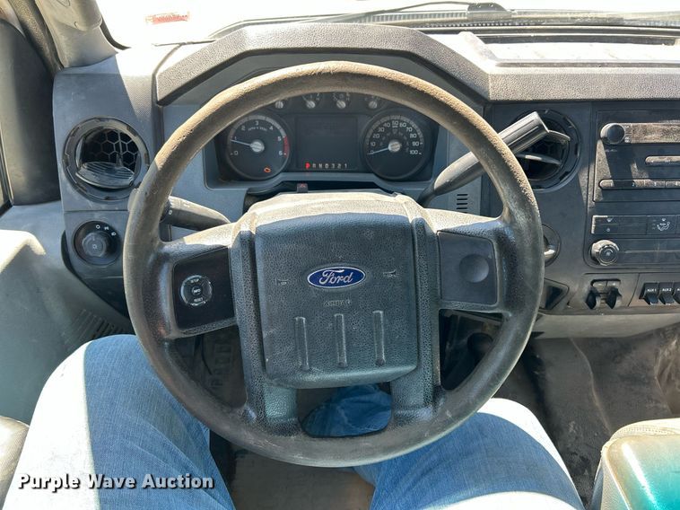 image for item EK8132 2015 Ford F550 Super Duty XL Crew Cab truck cab and chassis