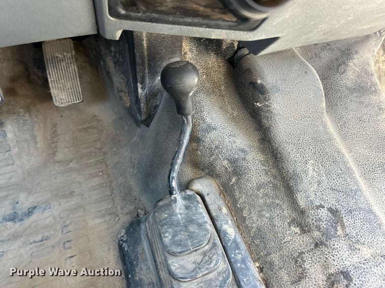 image for item EK8132 2015 Ford F550 Super Duty XL Crew Cab truck cab and chassis