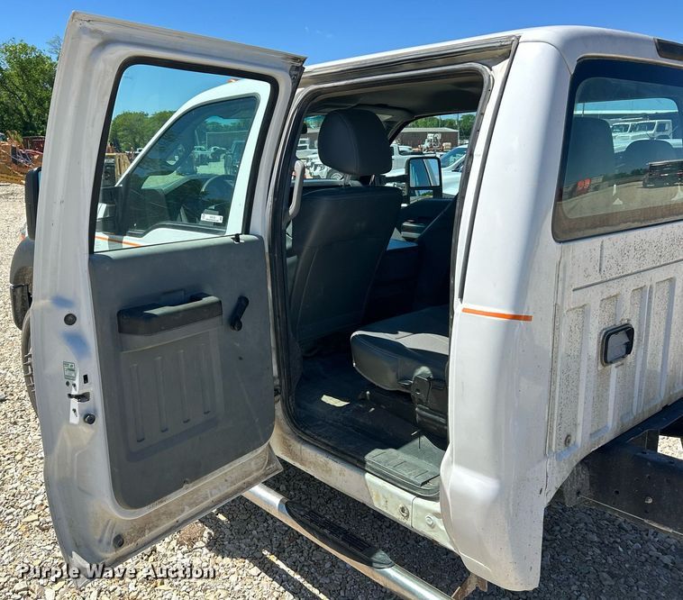 image for item EK8132 2015 Ford F550 Super Duty XL Crew Cab truck cab and chassis