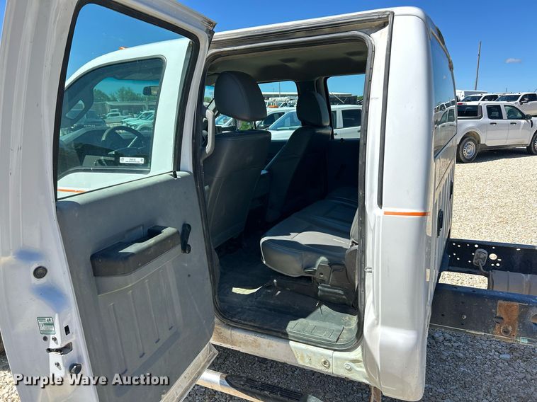 image for item EK8132 2015 Ford F550 Super Duty XL Crew Cab truck cab and chassis