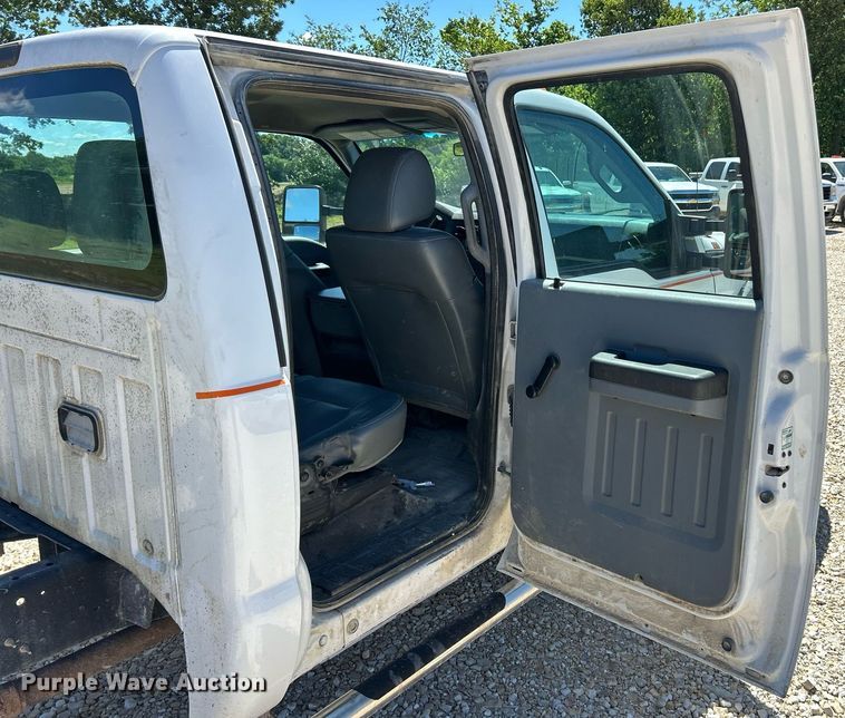 image for item EK8132 2015 Ford F550 Super Duty XL Crew Cab truck cab and chassis