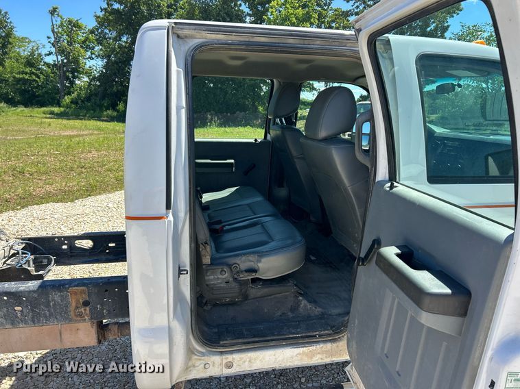 image for item EK8132 2015 Ford F550 Super Duty XL Crew Cab truck cab and chassis