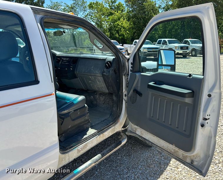 image for item EK8132 2015 Ford F550 Super Duty XL Crew Cab truck cab and chassis