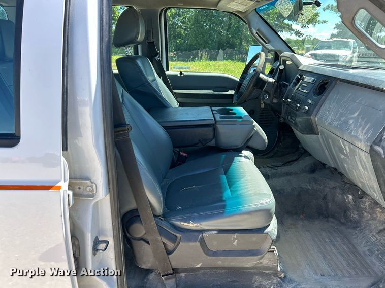 image for item EK8132 2015 Ford F550 Super Duty XL Crew Cab truck cab and chassis