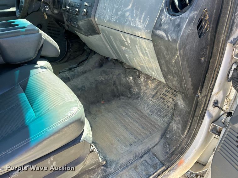 image for item EK8132 2015 Ford F550 Super Duty XL Crew Cab truck cab and chassis