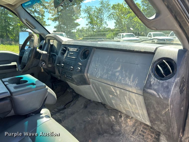 image for item EK8132 2015 Ford F550 Super Duty XL Crew Cab truck cab and chassis