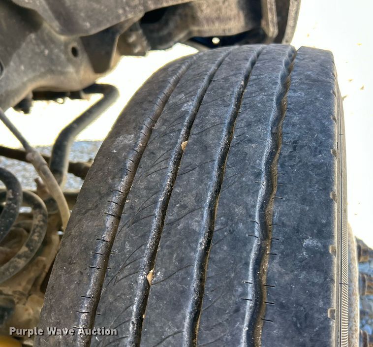 image for item EK8132 2015 Ford F550 Super Duty XL Crew Cab truck cab and chassis