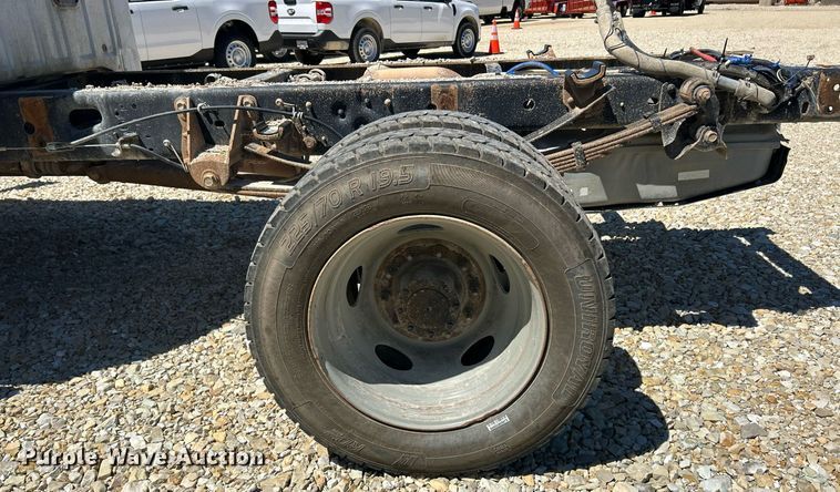 image for item EK8132 2015 Ford F550 Super Duty XL Crew Cab truck cab and chassis