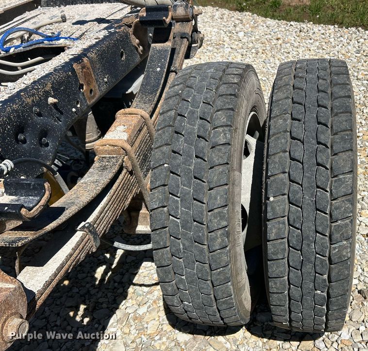 image for item EK8132 2015 Ford F550 Super Duty XL Crew Cab truck cab and chassis