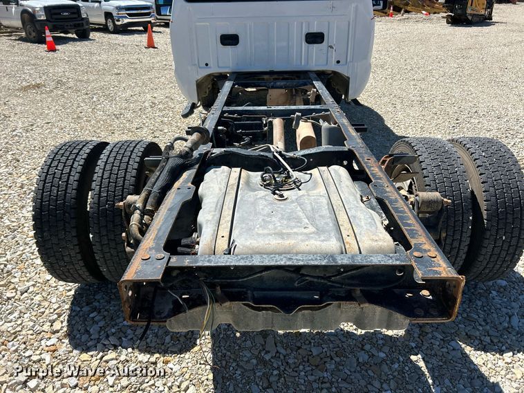 image for item EK8133 2011 Ford F450 Super Duty XL truck cab and chassis