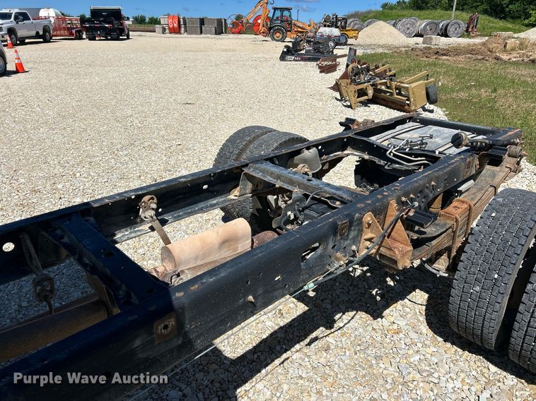 image for item EK8133 2011 Ford F450 Super Duty XL truck cab and chassis