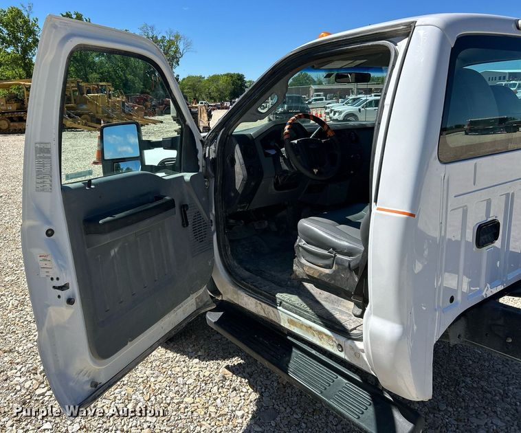 image for item EK8133 2011 Ford F450 Super Duty XL truck cab and chassis