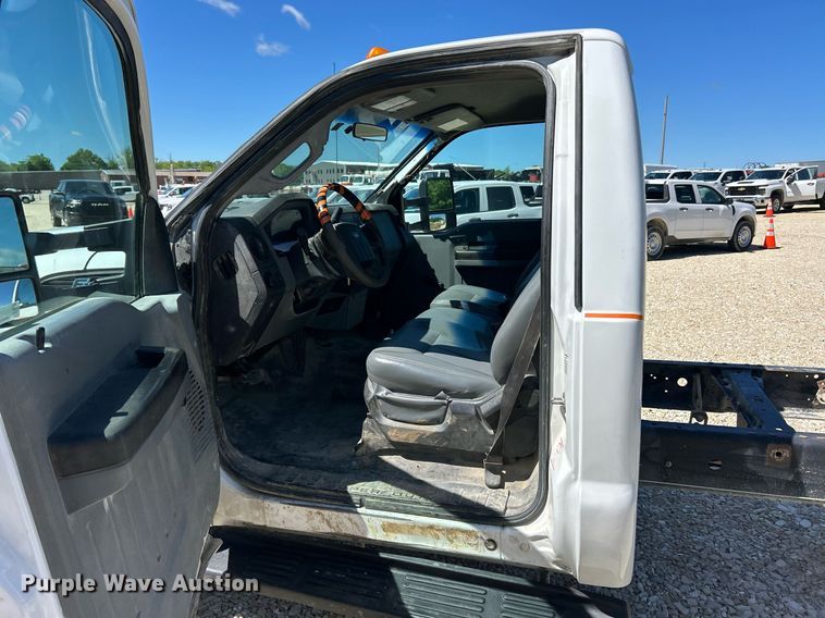 image for item EK8133 2011 Ford F450 Super Duty XL truck cab and chassis