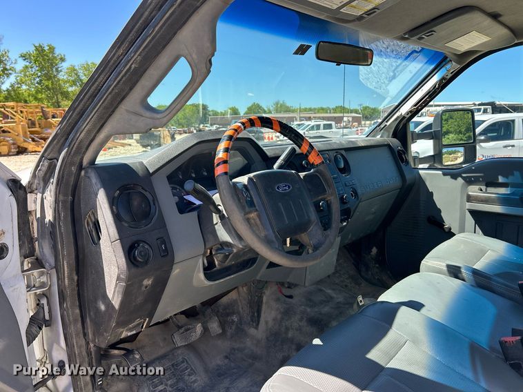 image for item EK8133 2011 Ford F450 Super Duty XL truck cab and chassis