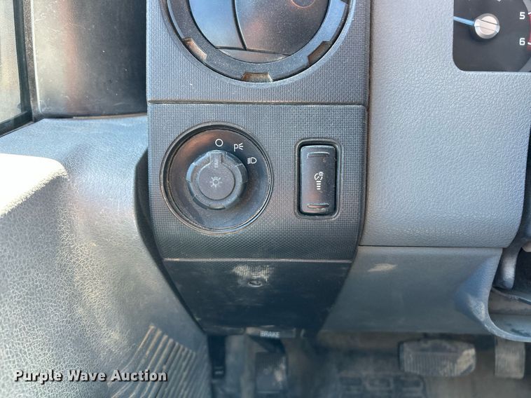 image for item EK8133 2011 Ford F450 Super Duty XL truck cab and chassis