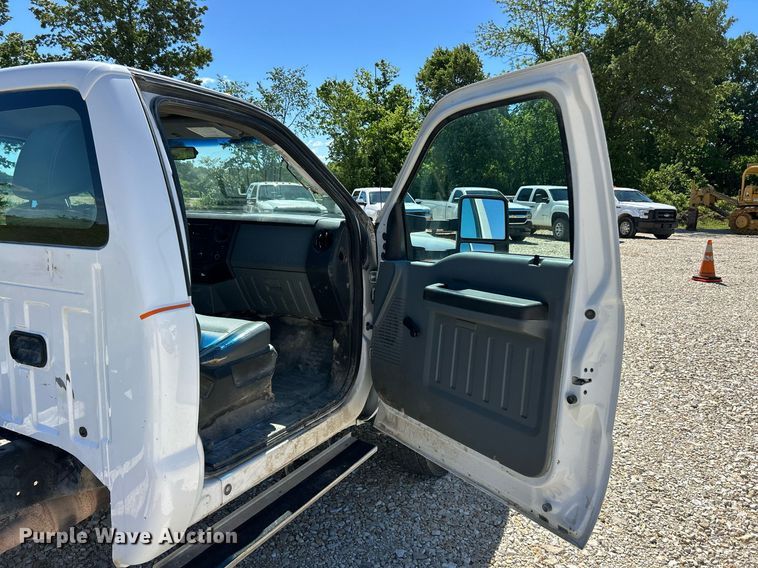 image for item EK8133 2011 Ford F450 Super Duty XL truck cab and chassis