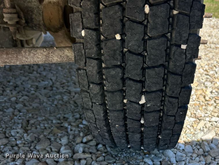 image for item EK8133 2011 Ford F450 Super Duty XL truck cab and chassis