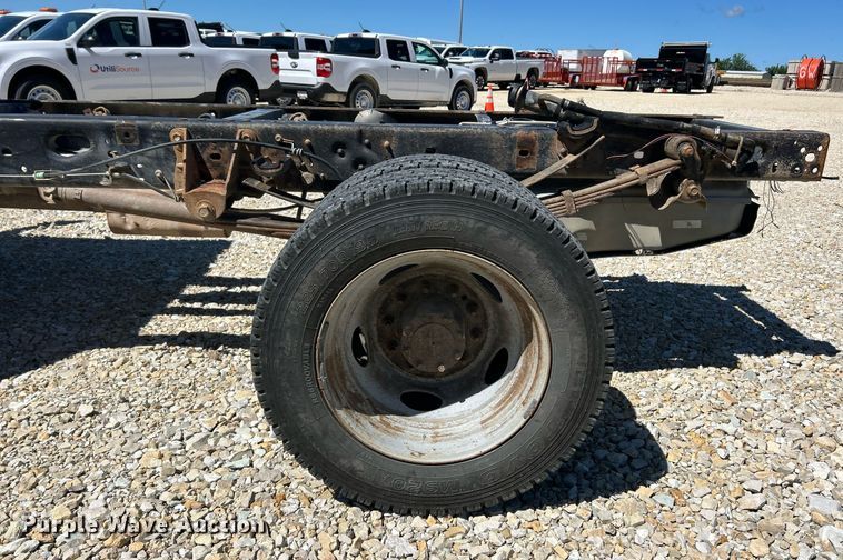 image for item EK8133 2011 Ford F450 Super Duty XL truck cab and chassis