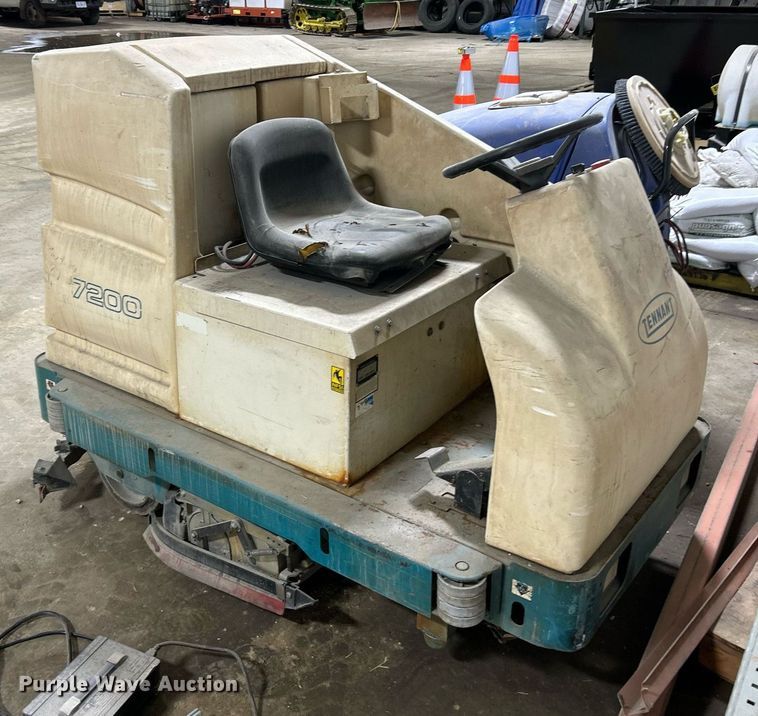 image for item EK8144 (2) floor scrubbers