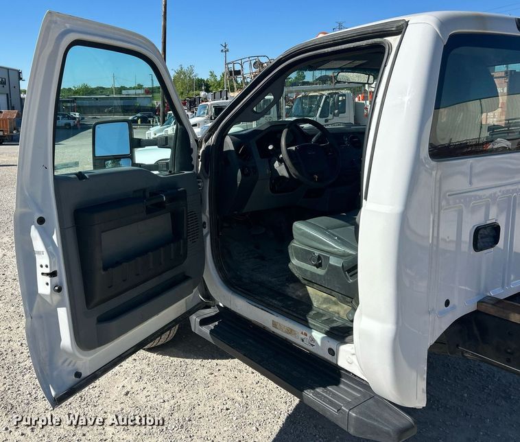 image for item EK8147 2016 Ford F550 Super Duty XL truck cab and chassis