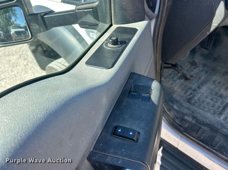 image for item EK8147 2016 Ford F550 Super Duty XL truck cab and chassis