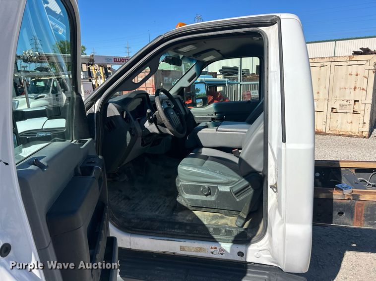 image for item EK8147 2016 Ford F550 Super Duty XL truck cab and chassis